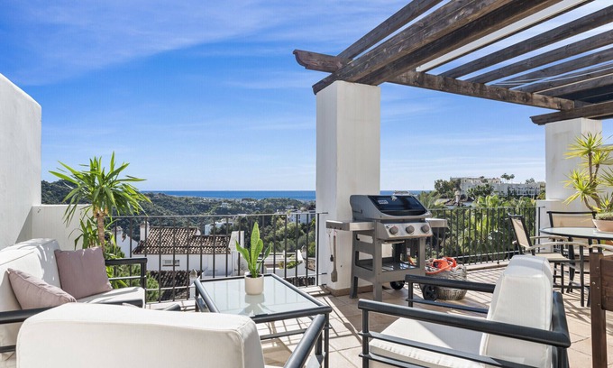 Benahavis Apartment | Altos de La Quinta Penthouse - Gorgeous 3 Bed Golf-line Escape!