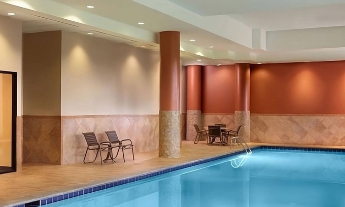 Cumberland Hotel | Always a Great Idea To Unwind! 2 Convenient Units, Pool, Pets Allowed
