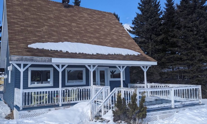 Ste-Lucie-des-Laurentides Ski Chalet | Amazing winter chalet with WiFi in Sainte-Lucie-des-Laurentides. Pets friendly.