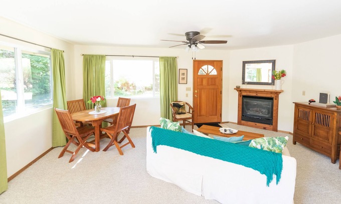 Volcano Cottage | Ama'u Lani Cottage minutes from Volcano Village & Hawaii Volcanoes National Park