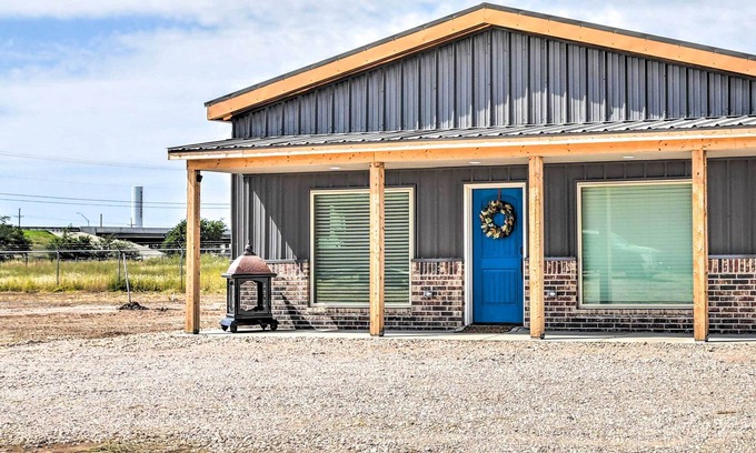 Amarillo House | Amarillo Home: 16 Mi to Amarillo Zoo!