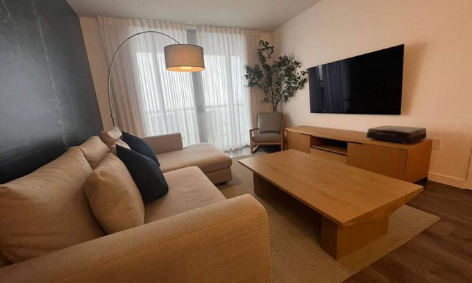 Hallandale Beach Apartment | Amazing 1B/1B w/Beach Service next to Aventura Mall
