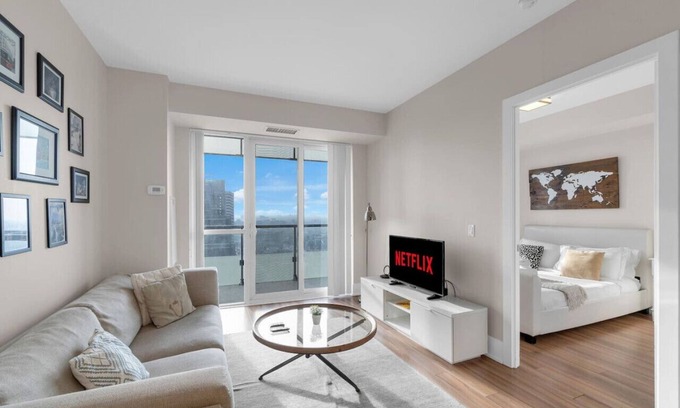 Wellington Place Hotel | Amazing 1BR Suite - Rooftop Pool - View