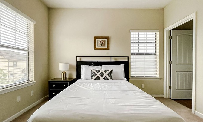 Stillwater Apartment | Amazing 2BD/2.5BA + Gym - Stillwater