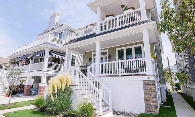 North End Condo | AMAZING 2nd floor unit, great downtown location! Walk to all the shops and restaurants on Asbury Ave. Steps to the Farmer's Market, bike anywhere! Relax on the beautiful 2nd floor deck with your morning coffee or evening cocktail.