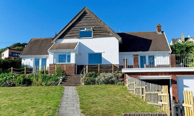 Mortehoe Cottage | Amazing 3 bed cottage on Esplanade close to village and opposite main beach with fab views and garde