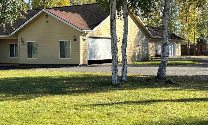 Soldotna House | Amazing 4-bedroom cozy single story house with attached garage in Soldotna.
