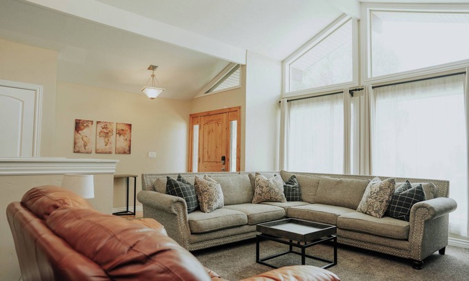 Sandy House | Amazing 5 bedroom house, beautifully furnished with a gorgeous view