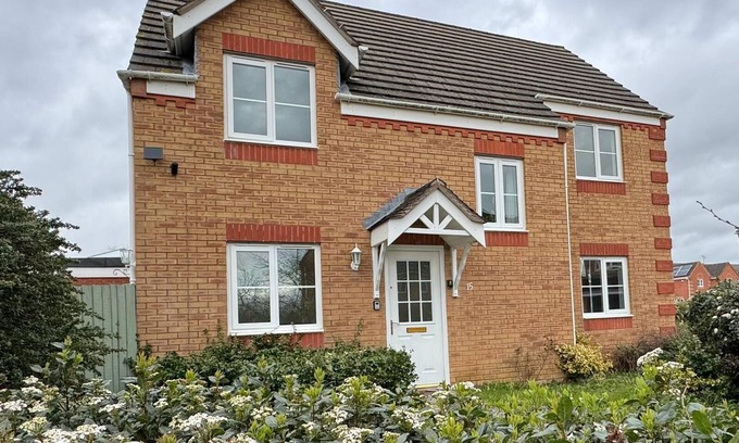 Bedford Villa | Amazing 5 Bedrooms Detached House in Bedford