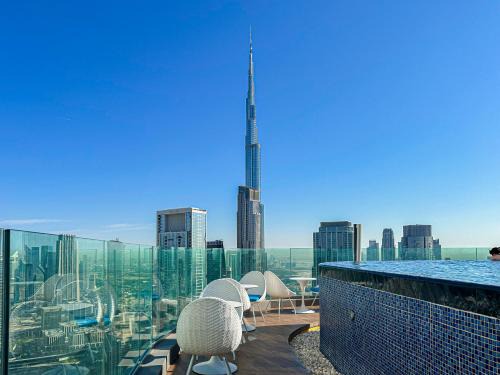 Downtown Dubai Apartment | Amazing 64th floor Infinity Pool With Burj Khalifa Views 2BR apartment in Paramount Hotel Midtown