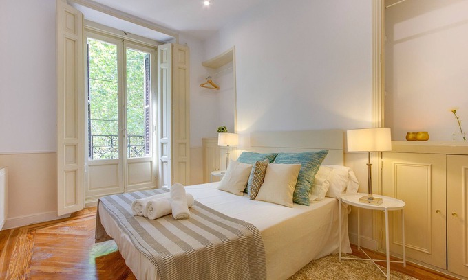 Malasana Apartment | Amazing apt in front of Plaza de España