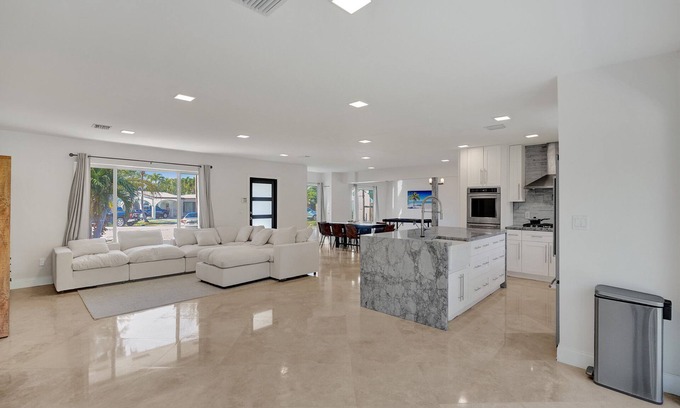 Ojus House | Amazing Aventura area 3/3 Waterfront Property