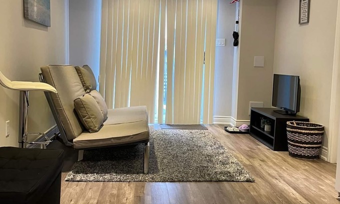 Richmond Hill Apartment | Amazing Basement Apartment in Richmondhill