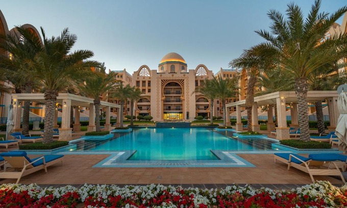 Palm Jumeirah Apartment | Amazing BeachFront Apartments near Atlantis Waterpark by Simply Comfort Sarai Palm Jumeirah