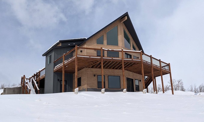 Warm Springs Cabin | Amazing cabin in quiet community in the mountains - Entire home for rent.
