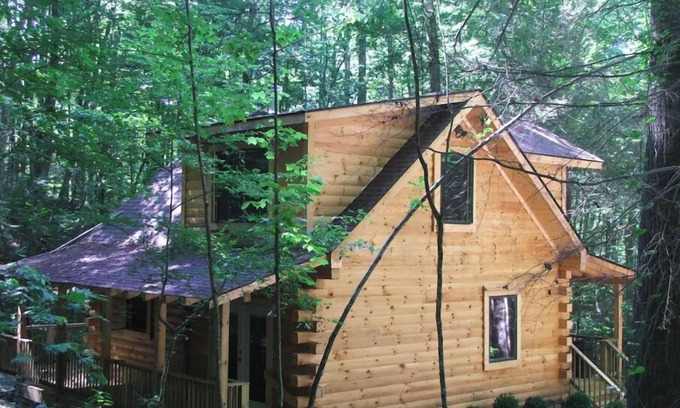 Robbinsville Cabin | AMAZING & COZY LOG CABIN IN WOODS