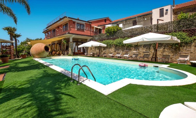 Laureana Cilento House | Amazing home in Laureana Cilento