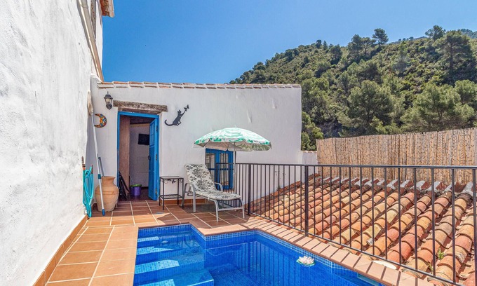 Competa House | Amazing home in Cómpeta with kitchen