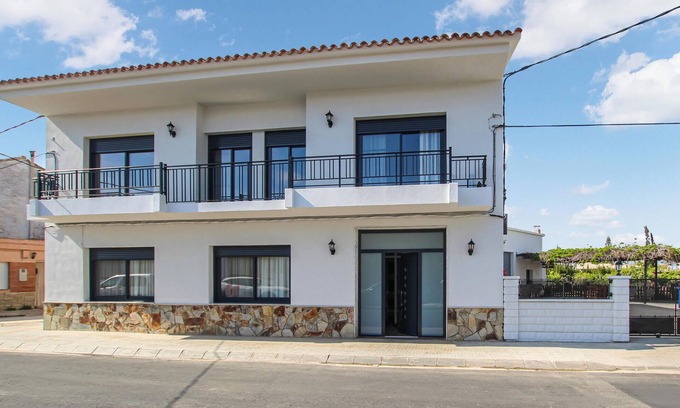 Deltebre House | Amazing home in Deltebre with kitchen
