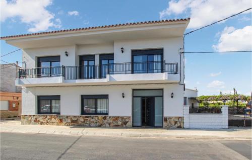 Deltebre House | Amazing Home In Deltebre With Kitchen