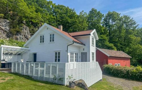 Lyngdal House | Amazing Home In Lyngdal With Wifi