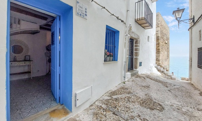 Peniscola Old Town House | Amazing home in Peñíscola with WiFi