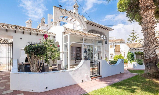 Torrevieja House | Amazing home in Torrevieja with kitchen