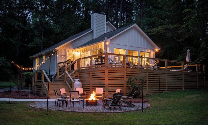 Milledgeville House | Amazing home with pickle ball court!