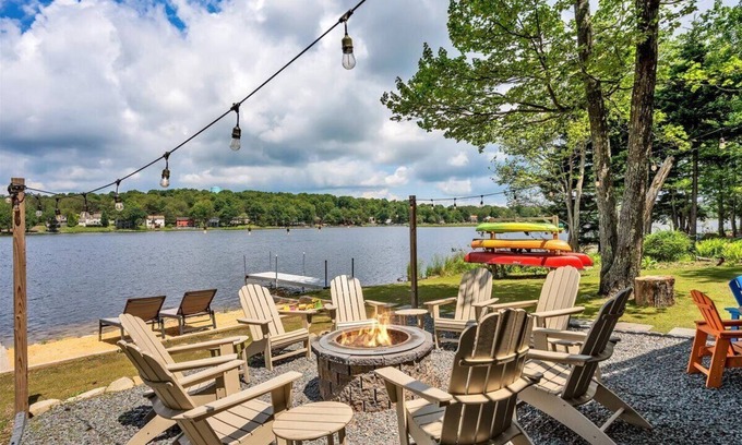 Tobyhanna House | Amazing Lake Views, Game room, Private Beach, Hot Tub, Boats and Firepit
