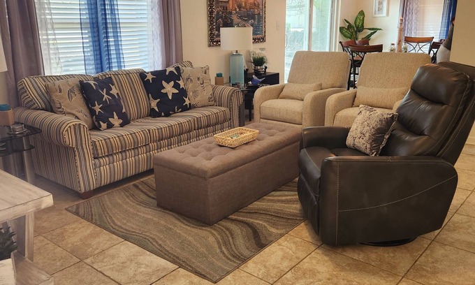 Gulf Shores Condo | Amazing location! 1mile away from the Beach! Spacious Condo in Gulf Shores😎