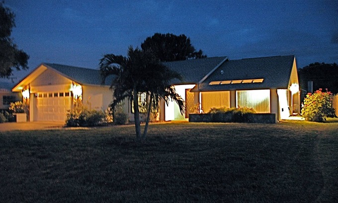 Golden Beach House | AMAZING LOCATION ~ Golden Beach House ~ Steps from Beach ~ Heated Pool