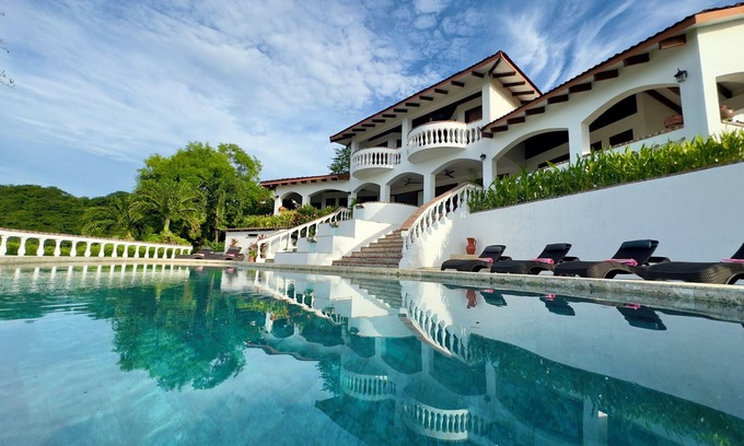 El Ocotal Villa | Amazing Ocean-View 4-BR Villa/Casa Linda/5 minutes walk to the beach!
