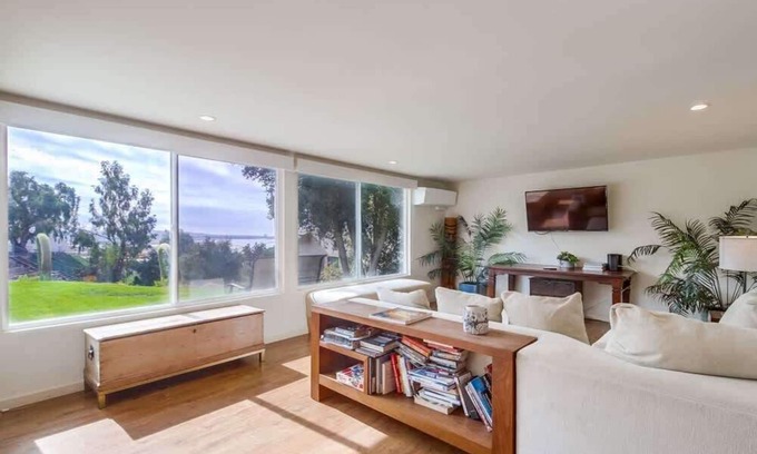 Bay Park House | Amazing ocean & bay views, summer fireworks, A/C