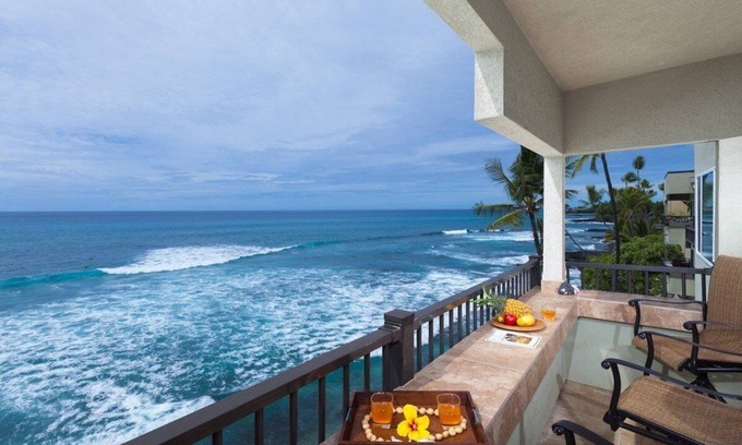 Kailua-Kona Condo | Amazing πββοΈ Oceanfront Penthouse π¬ Newly Renovated! - Banyan Tree 403C π