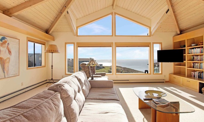 Bodega Bay House | Amazing Oceanview's - Dog-Friendly 4BR with Sauna