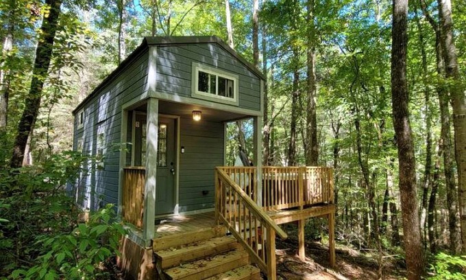 Suches House | Amazing Pet-Friendly Tiny House Rental with Hot Tub in the Chattahoochee National Forest, Georgia