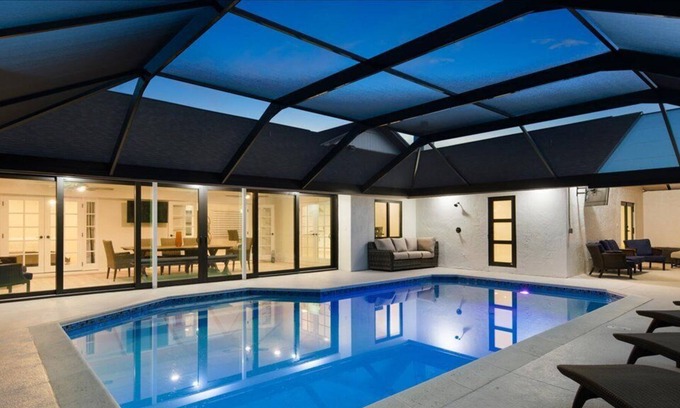 Kings Lake House | AMAZING PROPERTY NEAR DOWNTOWN 5TH AVE AND BEACHES