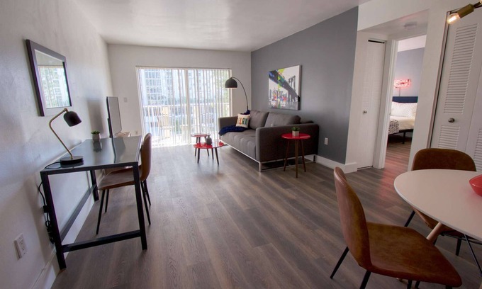Midtown Condo | ✨ Amazing Renovated One Bedroom w/Free Parking and Pool with Balcony