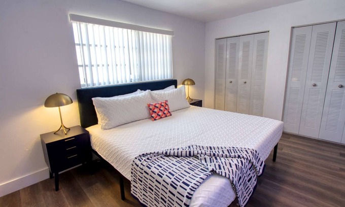 Midtown Condo | ✨ Amazing Renovated One Bedroom w/Free Parking