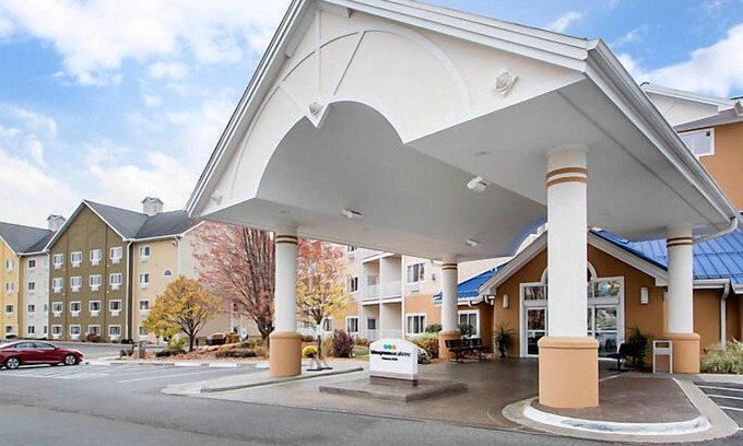 Lake Delton Resort | Amazing Resort at Mt. Olympus Water & Theme Park with FREE Passes!