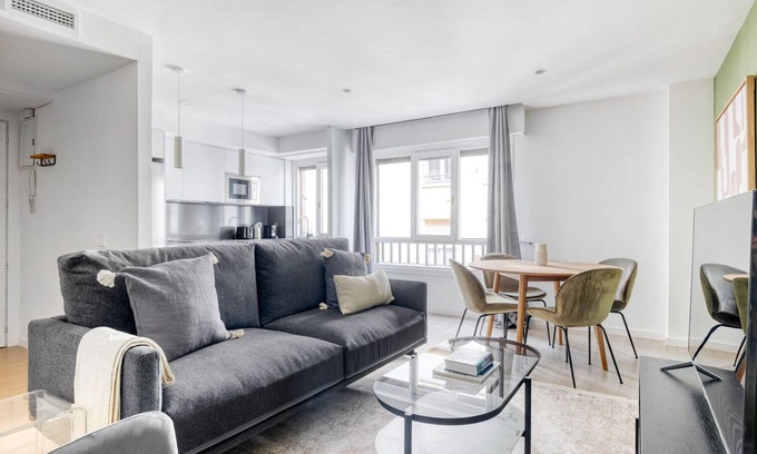 Milla de Oro Apartment | Amazing Salamanca 2BR, near El Retiro Park, by Blueground
