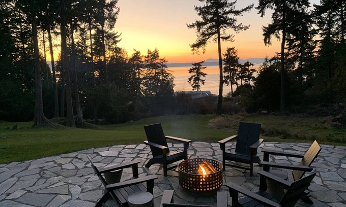 Eastsound House | Amazing sunsets! Water view, hot tub, close to town, fire pit.