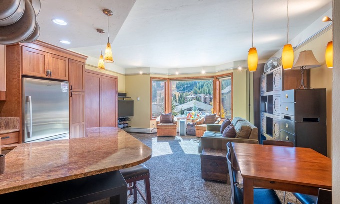 Copper Mountain Village Condo | Amazing Views, free wifi, free parking. Telemark Lodge studio with style
