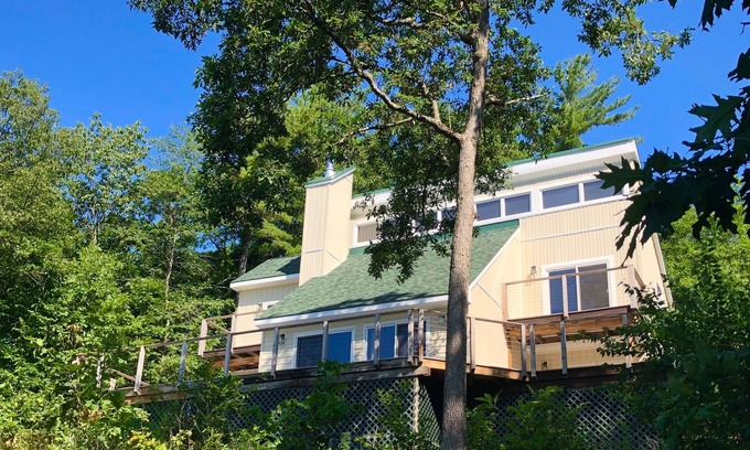 Lake George House | Amazing Views of Lake George at Top of the Mountain House