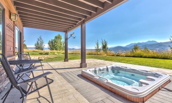 Eden House | Amazing Views. Private Hot Tub. 6 bedrooms /6 bathrooms. 5 ensuite bedrooms.