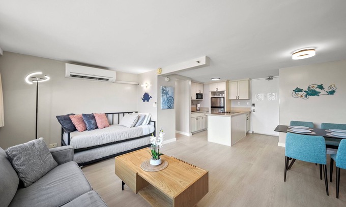 Diamond Head - Kapahulu - St. Louis Condo | Amazing Views Waikiki Beach 28th Floor 1 Bedroom Family and Group Condo