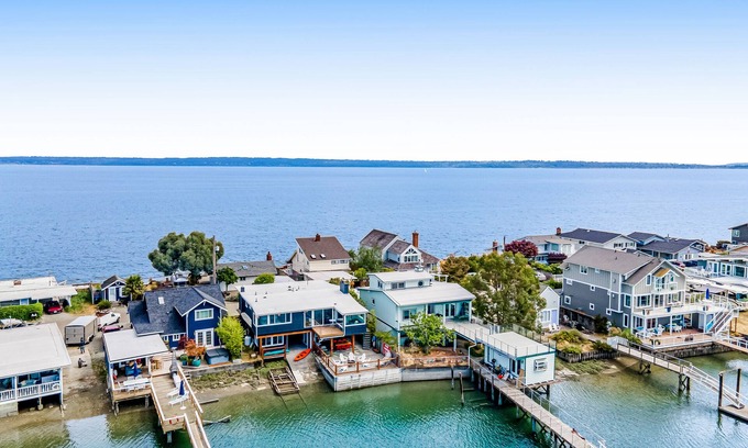 Rollingbay House | Amazing waterfront home with 360-degree views, chef’s kitchen, game room, patio
