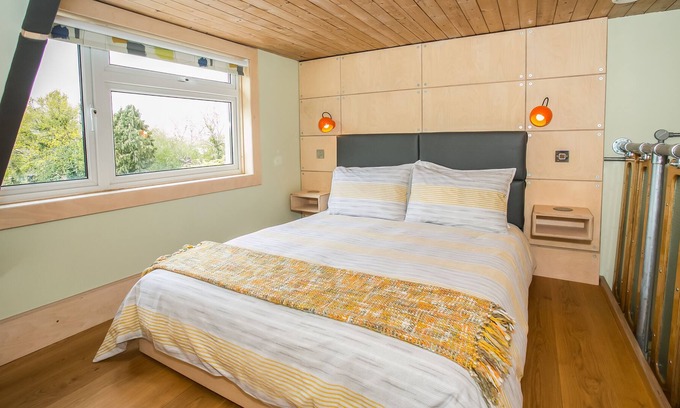 West Wittering Apartment | Amazon at Claron Lodge - Beautiful Double-Height En-Suite Studio Apartment
