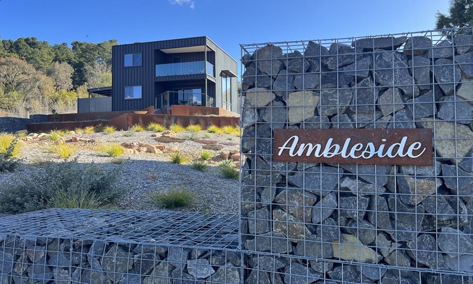 Mount Panorama Apartment | Ambleside - Mt Panorama Racing Circuit. Stay trackside on Conrod Straight!