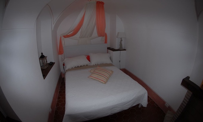 Dolceacqua Bed & Breakfast | AMBRA ROOM in B & B Le Gemme